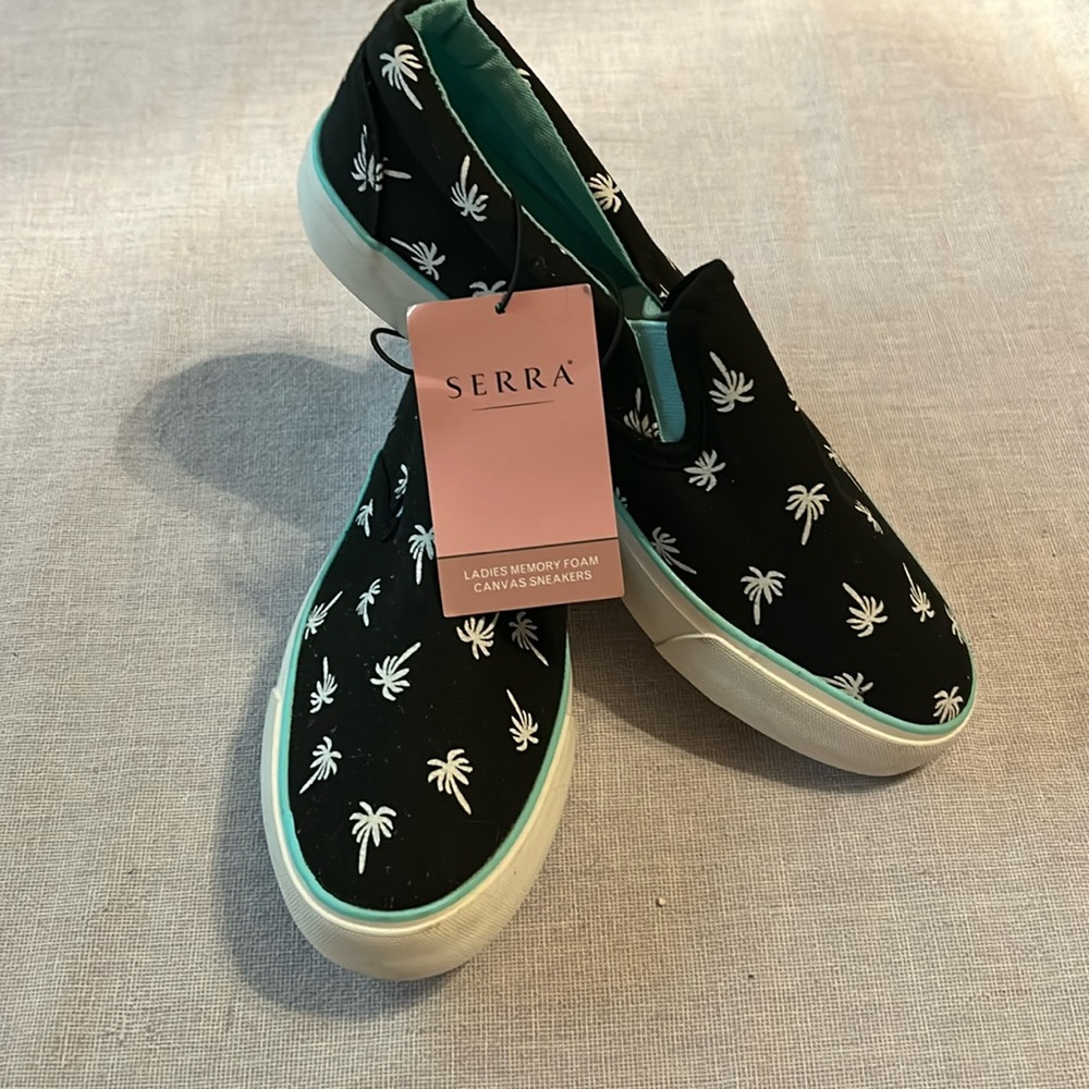 NWT Serra canvas sneakers